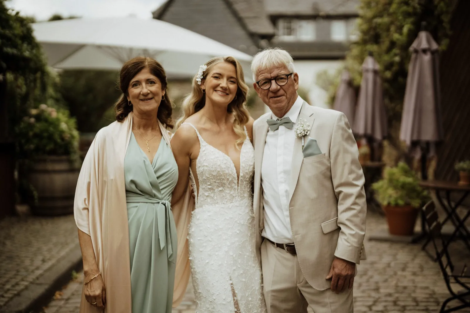Luisa & Norman – Brautpaar Weinberge