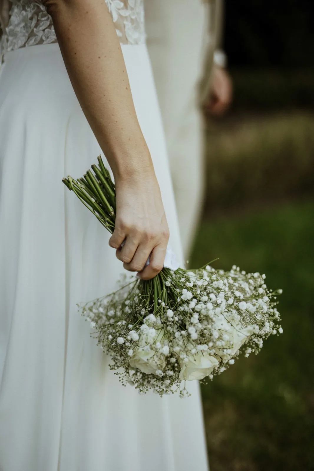 Anna & Moritz – Hochzeitsdetail Golfpark am Löwenhof, Friedberg